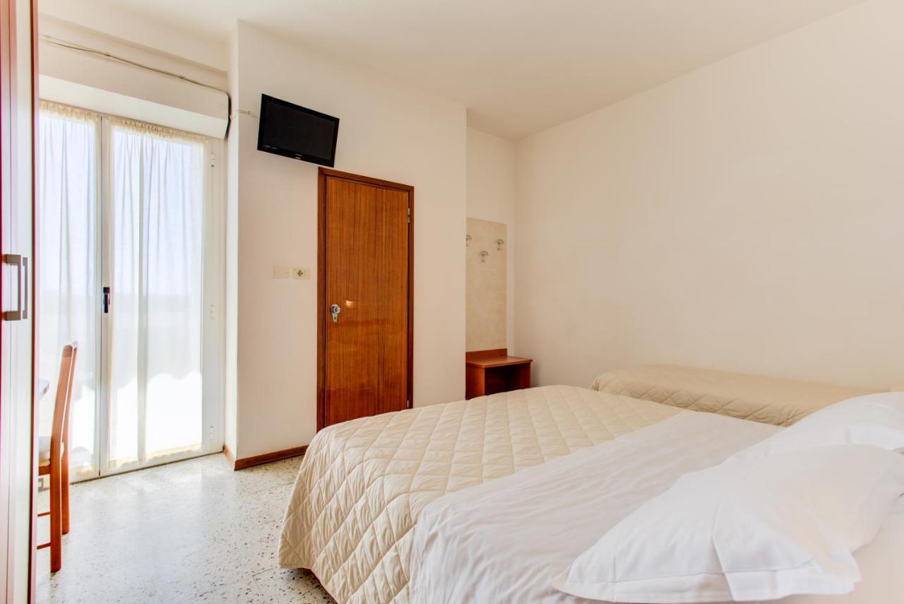 Hotel Astoria Misano Adriatico Exterior foto